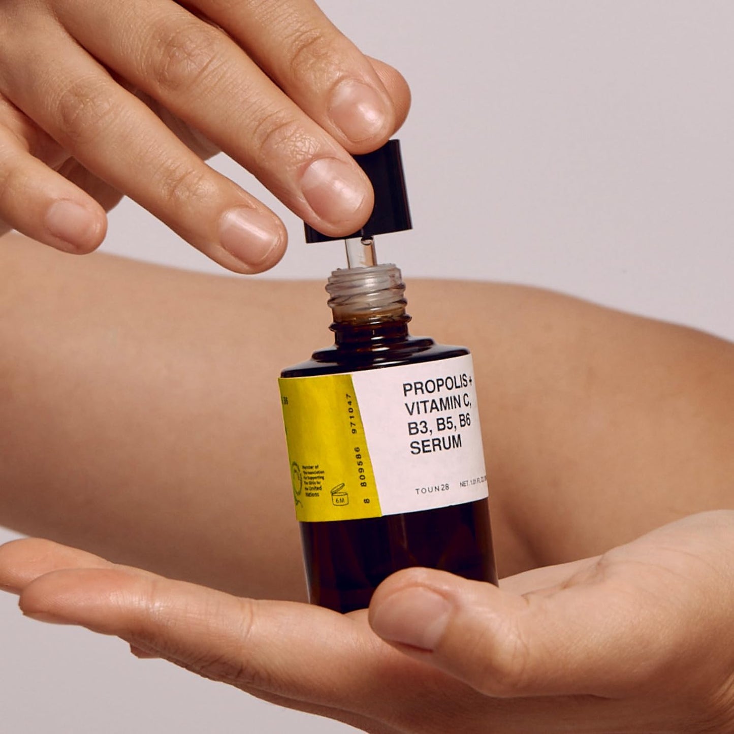 TOUN28 Propolis Vitamin C B3 B5 B6 Serum 1.01 fl.oz / 30ml | Nutrient Face Serum for Dry and Tired Skin | With Propolis and Pure Vitamin C | Allergen-free and Cruelty-free