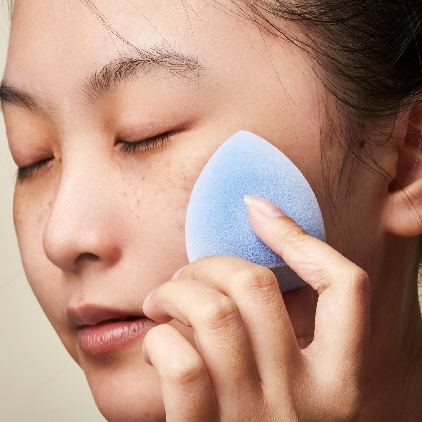 JUNO & Co. Microfiber Makeup Sponge Set 4-Pack, Dual Layer Technology and Airbrushed Complexion Finish, Makeup Blender for Foundation, Powder and Cream