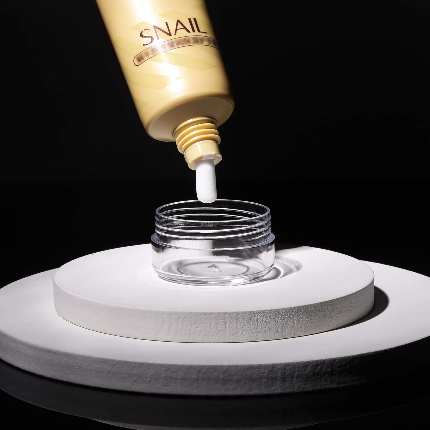 Refillable Cosmetic Sample Jars - 100 Pack 10g (0.35oz) Green Small Travel Containers with Lids + 10 Mini Makeup Spatulas - BPA Free