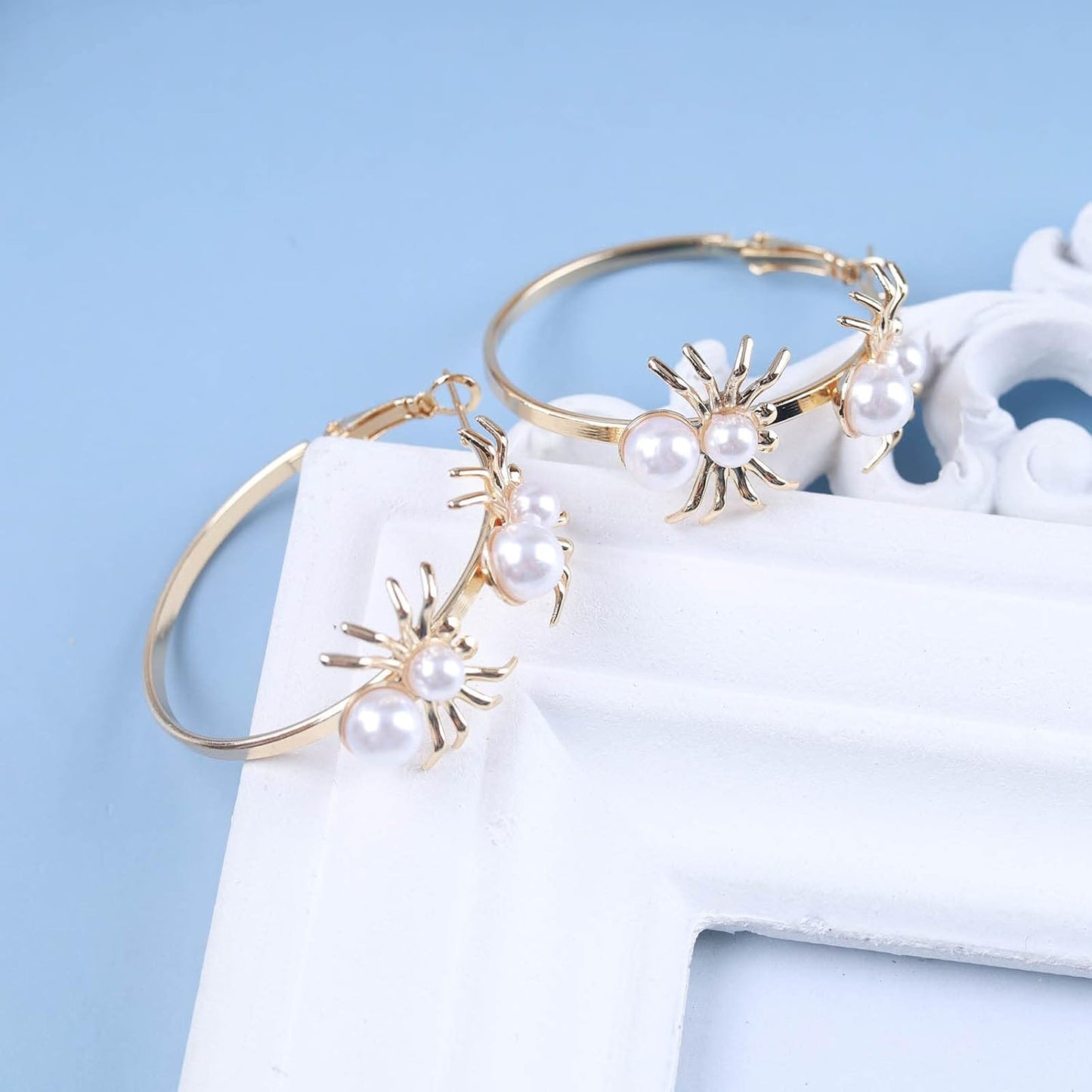 Vintage Hollow Circle Drop Earrings Pearl Spider Dangle Earrings Gold Spider Circle Earrings Exaggerated Circle Huggie Hoop Earrings Jewelry for Women