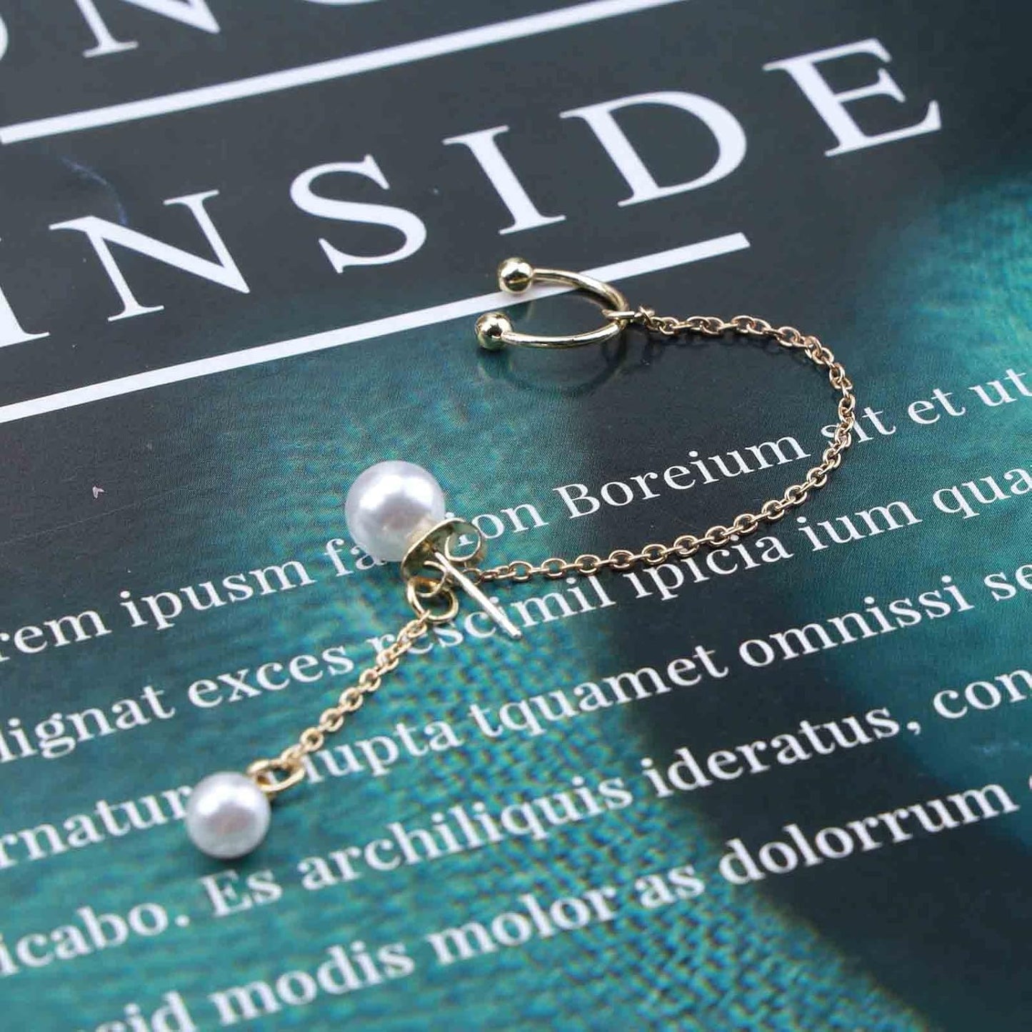 Vintage Pearl Cuff Chain Earrings Gold Chain Ear Cuffs Dangle Chain Cartilage Earrings Pearl Studs Earrings Cartilage Helix Earrings Helix to Lobe chain earrings Jewelry for Women and Girls (Gold B)