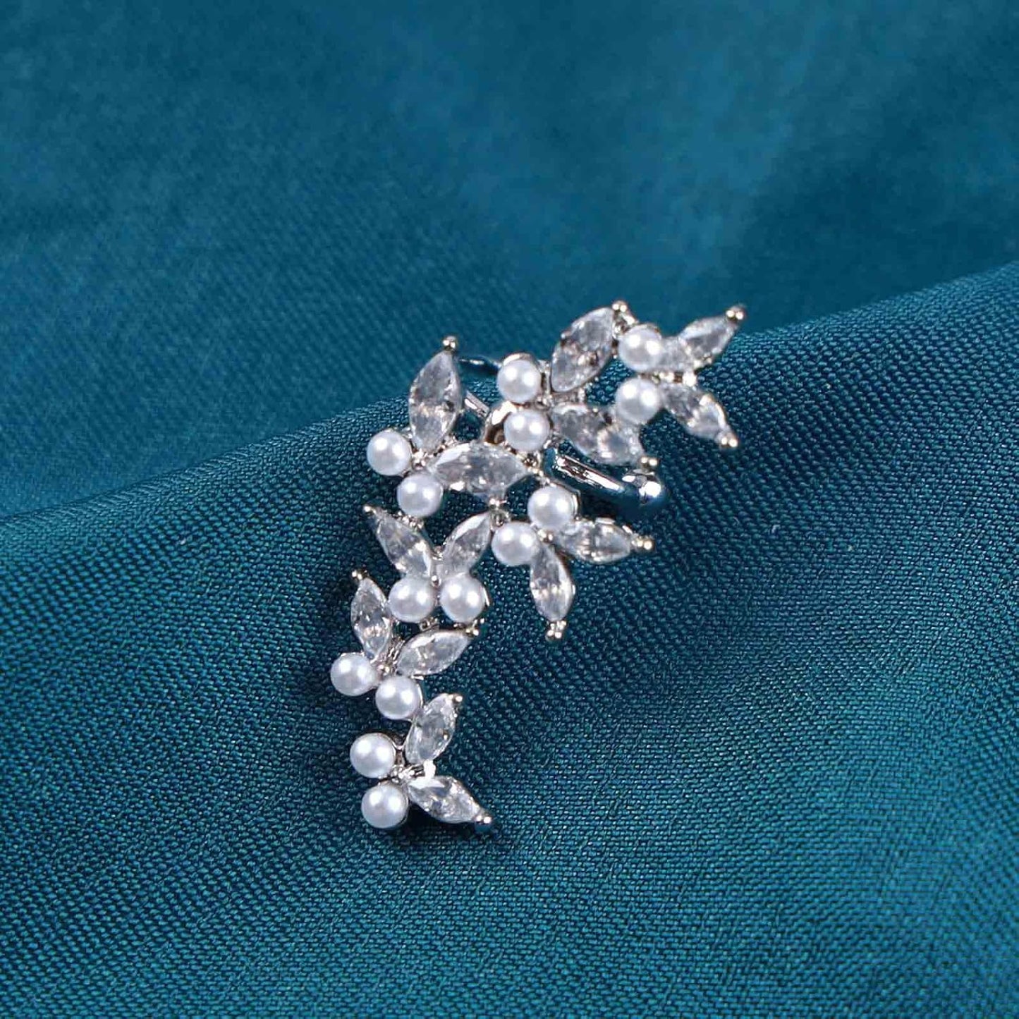 Vintage Crystal Pearl Ear Cuff Earrings Rhinestone Butterfly Cuff Wrap Earrings Cz Butterfly Ear Climber Cuff Earrings Silver Pearl Cz Non Piercing Earring Jewelry for Women(Left)