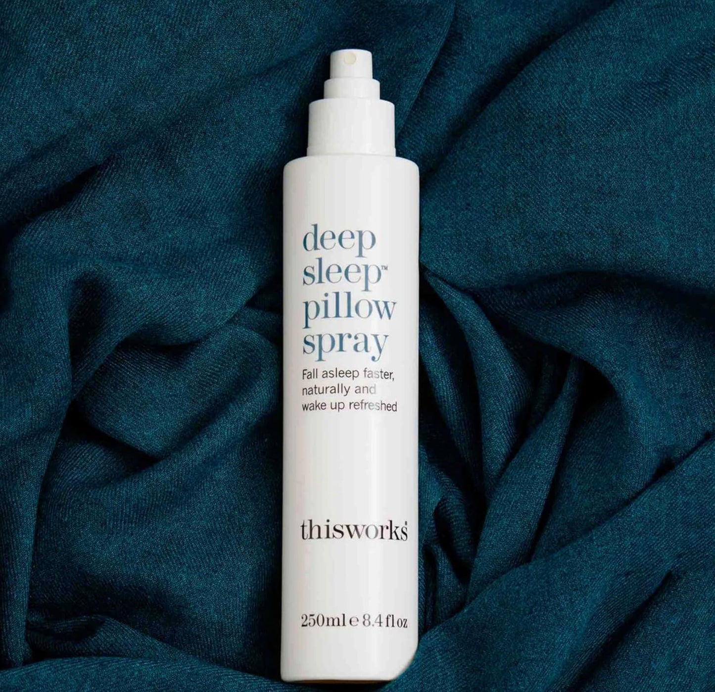 thisworks Deep Sleep Pillow Spray, 250 ml - Natural Sleep Aid with Essential Oils of Lavender, Vetivert and Camomile, 8.4 Fl Oz