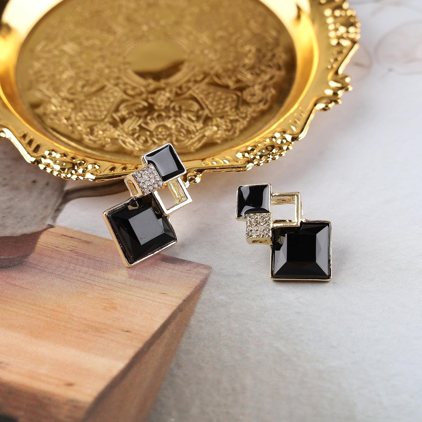 Vintage Crystal Square Drop Earrings Black Square Stud Earrings Gold Hollow Square Dangle Earrings Black Onyx Square Earrings Jewelry for Women
